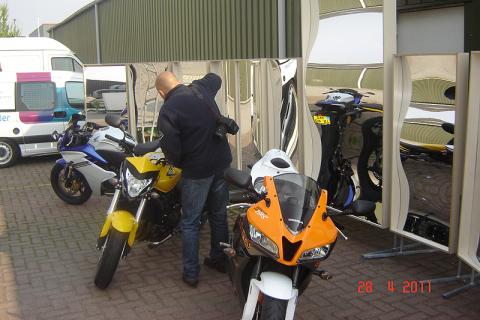 Moto 73 in action to put the bikes nicely in the photo in the laughing mirrors.